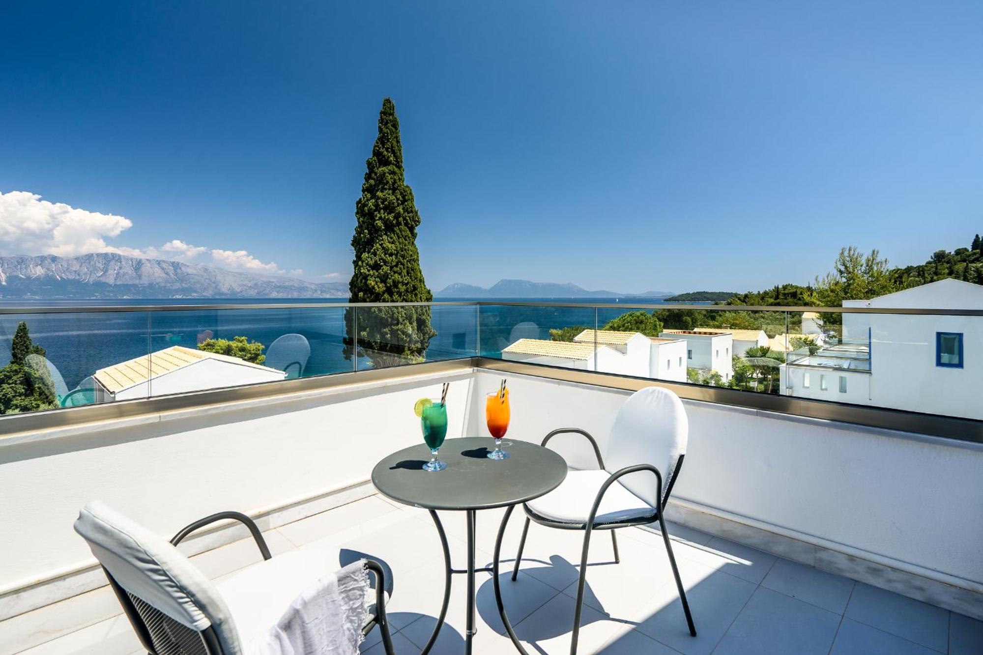 Porto Galini Seaside Resort & Spa Никиана Экстерьер фото A balcony