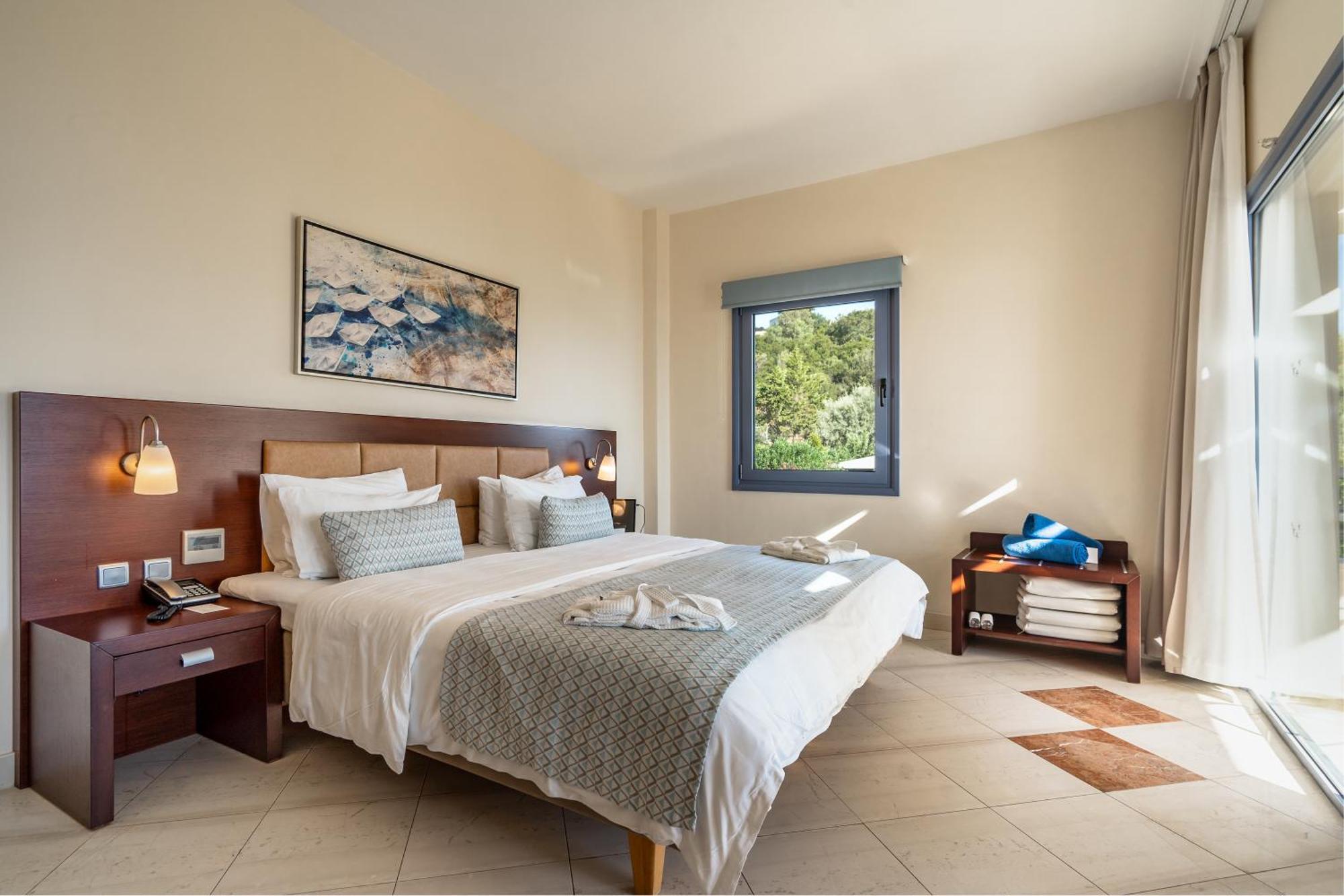 Porto Galini Seaside Resort & Spa Никиана Экстерьер фото A bedroom at the hotel