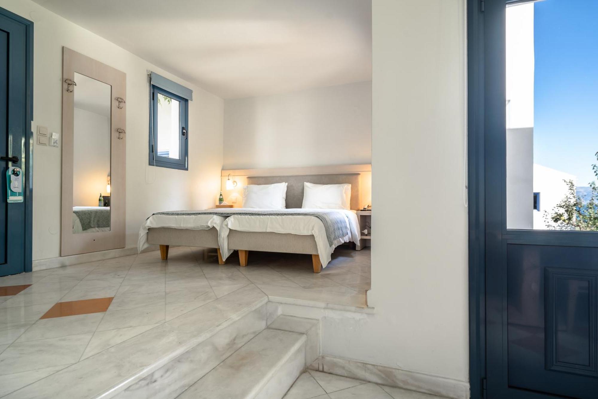 Porto Galini Seaside Resort & Spa Никиана Экстерьер фото A bedroom at the hotel