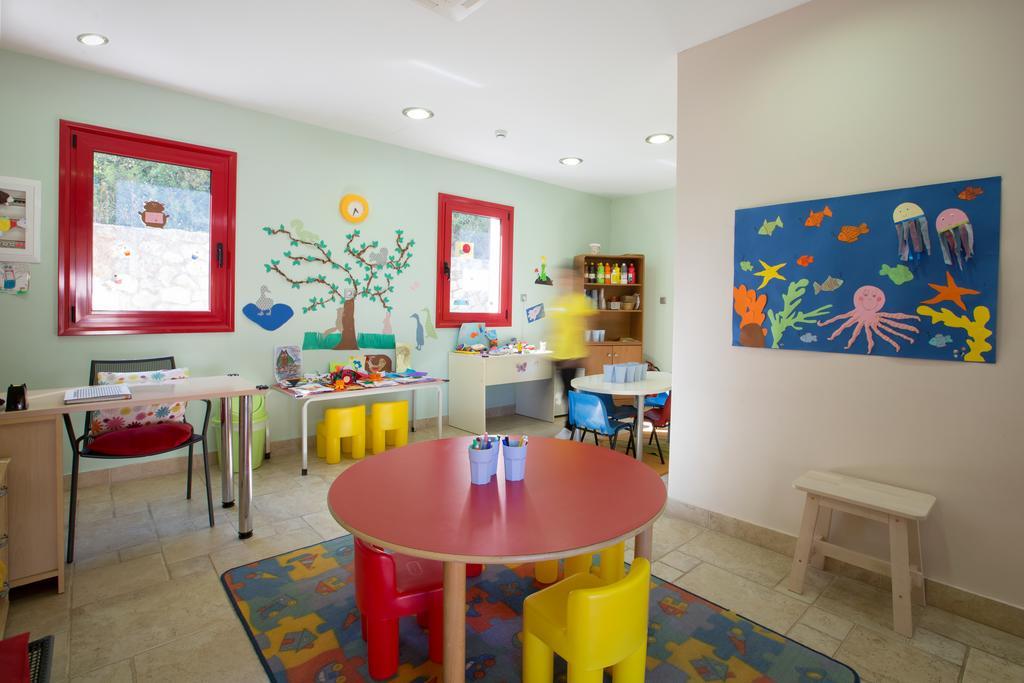 Porto Galini Seaside Resort & Spa Никиана Экстерьер фото A classroom at the school