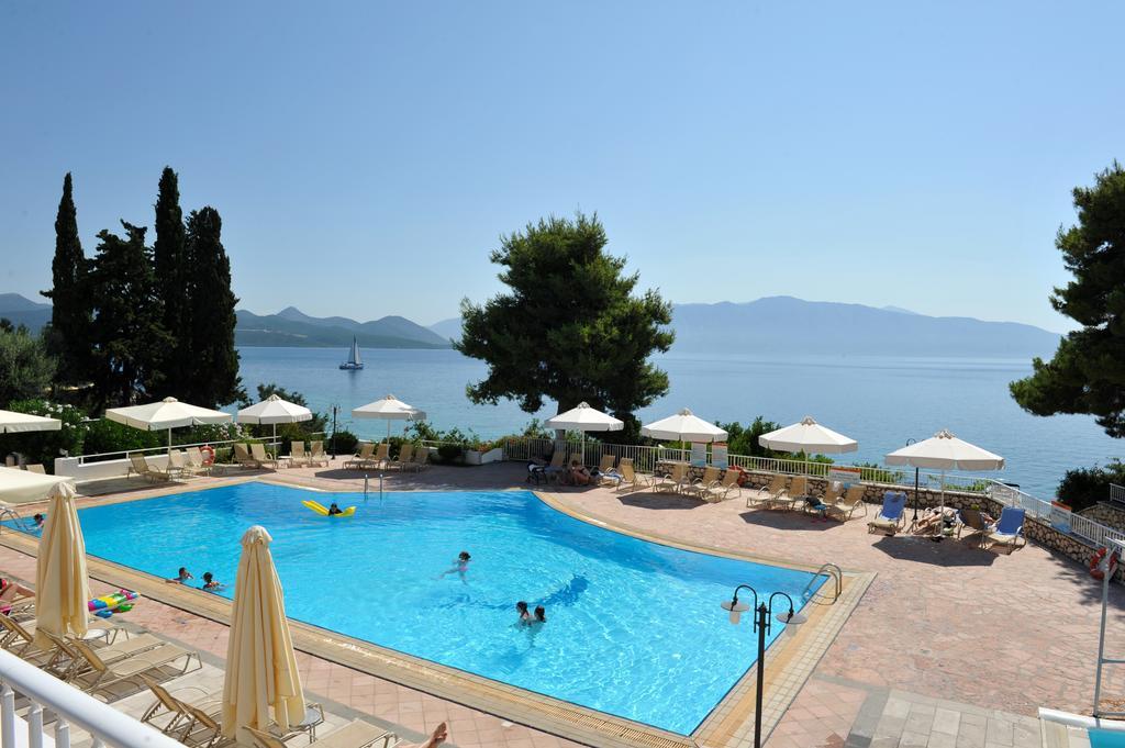 Porto Galini Seaside Resort & Spa Никиана Экстерьер фото A swimming pool in Greece